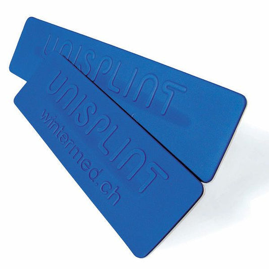 Zwei blaue UNISPLINT Notfallschienen mit geprägtem Logo, leicht formbar für schnelle Erstversorgung.