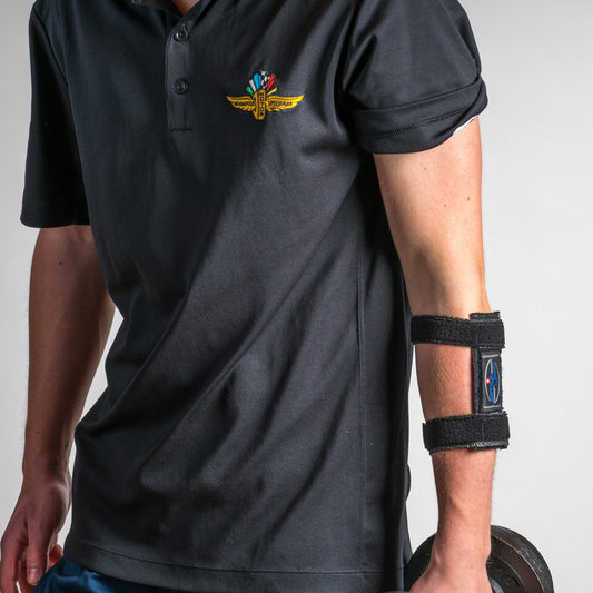 EPI FIX tennis arm support on the forearm, arm at the side of the body, hand hanging down in a relaxed position.