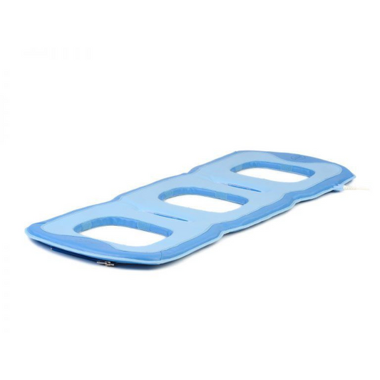 Flacher blauer Biomag AL115-3D-e COMBI Omega 3D Magnetfeldtherapie Applikator mit ovalen Öffnungen, schräg fotografiert.
